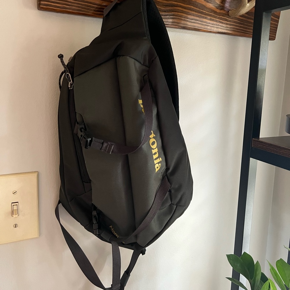 Patagonia 8L Atom Sling Bag Forge Grey